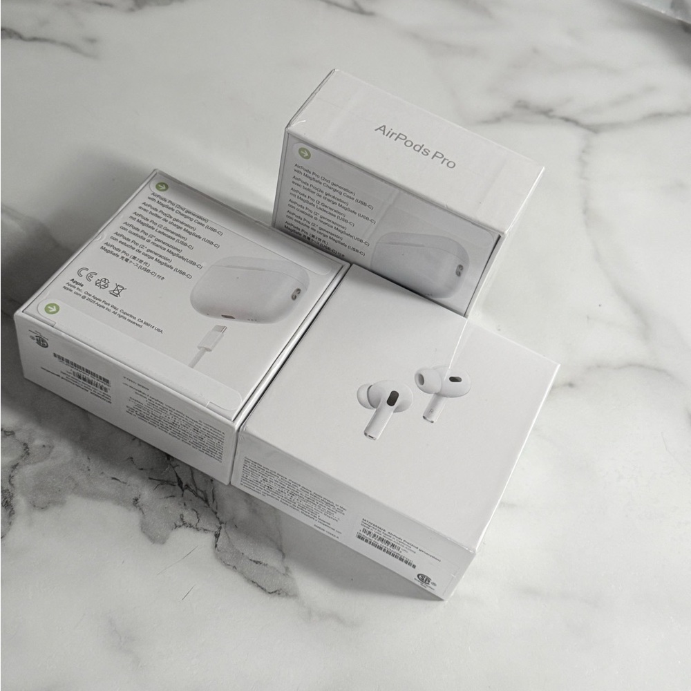 Apple AirPods Pro - White Earbuds with Wireless Case (Boxed)